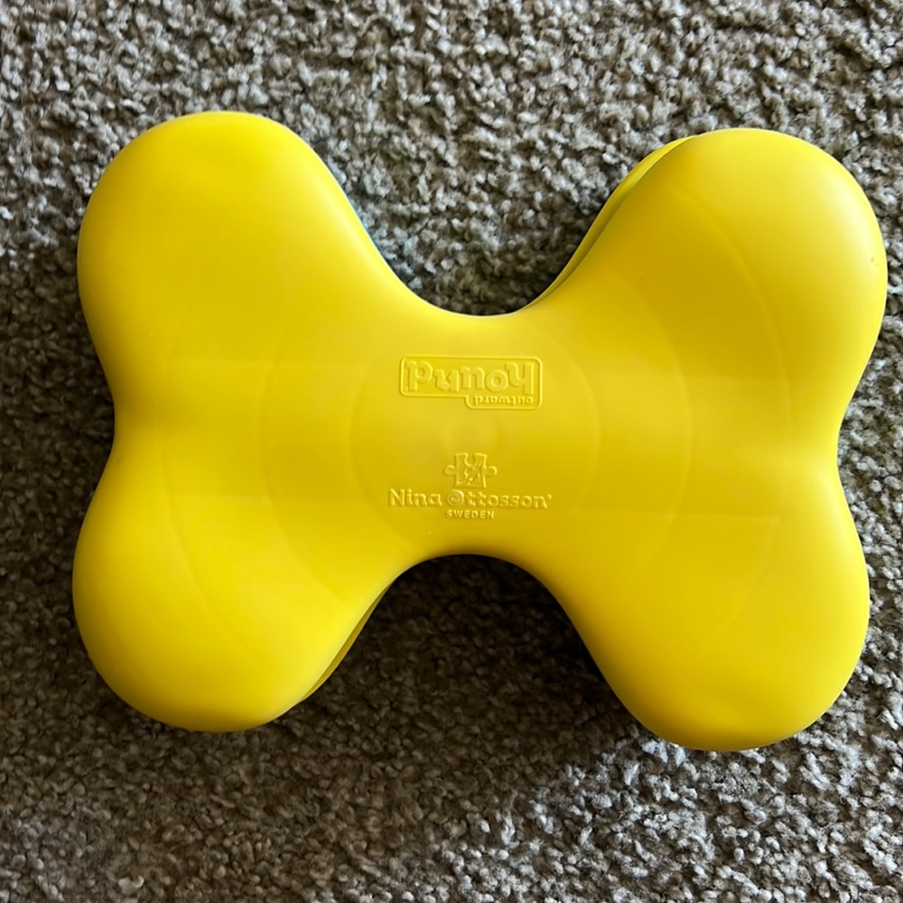 Outward Hound Nina Ottosson Dog Tornado Blue/Yellow Puzzle Game Pet Treat Toy